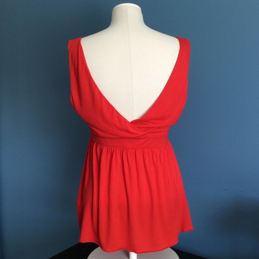 Banana Republic Sleeveless V-Neck Top - Picture 4 of 5